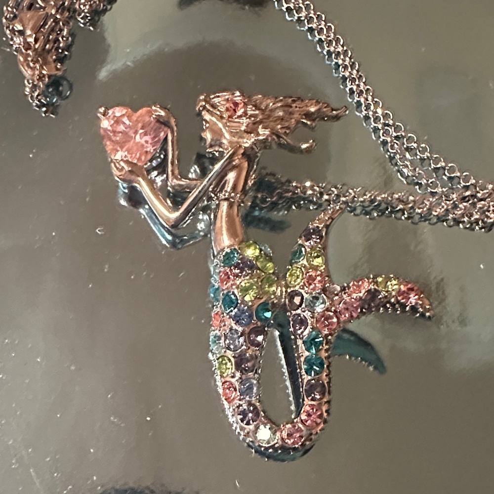 Elegant Mermaid Pendant Necklace